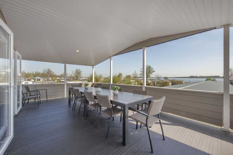 Vakantiepark Giethoorn Kraaiennest 12 terras