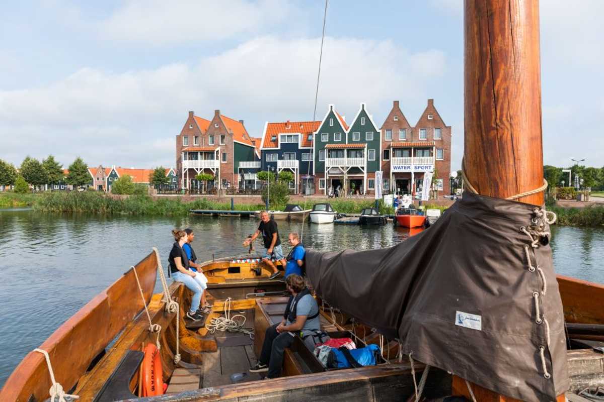 Marinapark Volendam varen met een vriendengroep